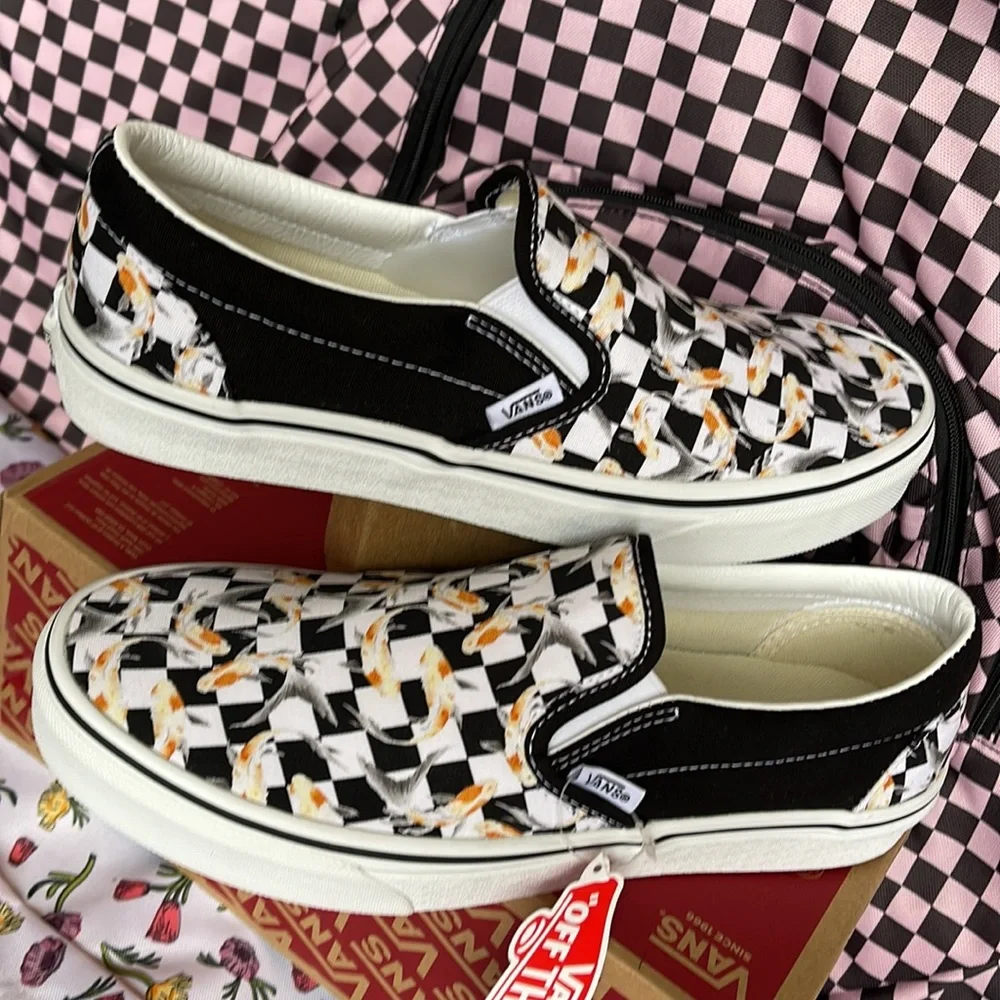 Vans WMNS Classic Slip-0n
Checkerboard Koi/Black
VN0A5JMHVG3
Sneakers - Picture 11 of 16